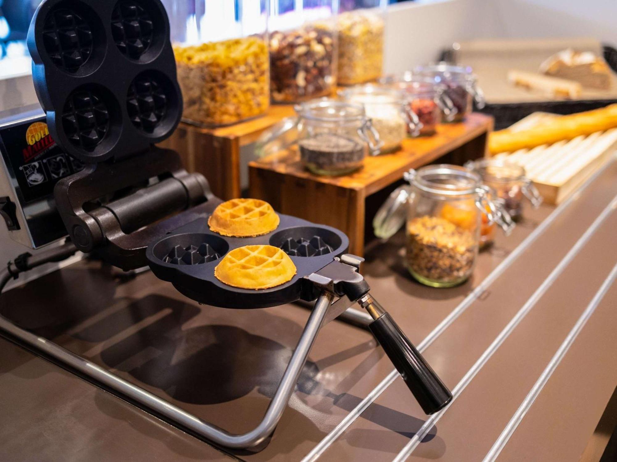 Hotel Ibis Styles Brussels Centre Stephanie 3*